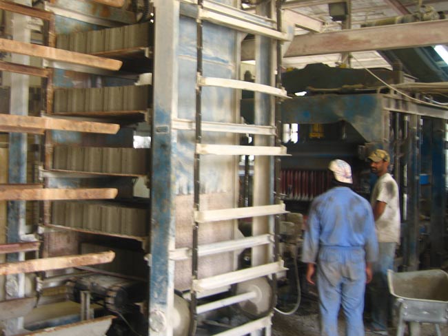 卡(kǎ)塔爾磚機自動(dòng)線客戶