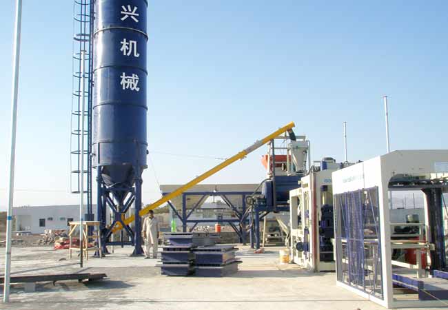 沙特阿拉伯6型砌(qi)塊成型機客戶現(xiàn)場