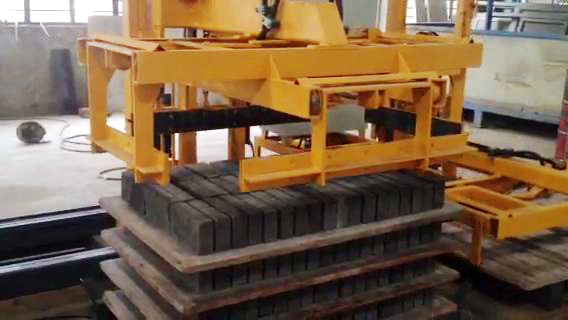 磚闆(pan)分離碼垛(duǒ)機 自動碼(ma)垛疊闆機(jī)