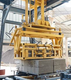 成(cheng)品碼垛設(she)備