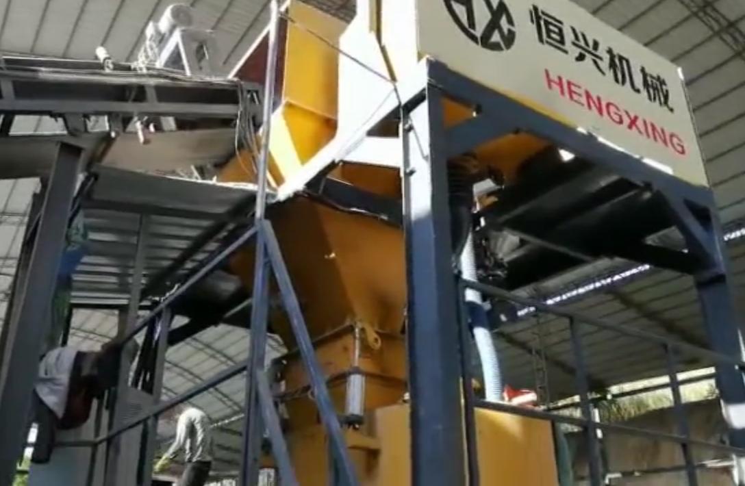 免蒸加氣(qì)塊設備 免(mian)蒸加氣磚(zhuān)生産線現(xiàn)場視頻