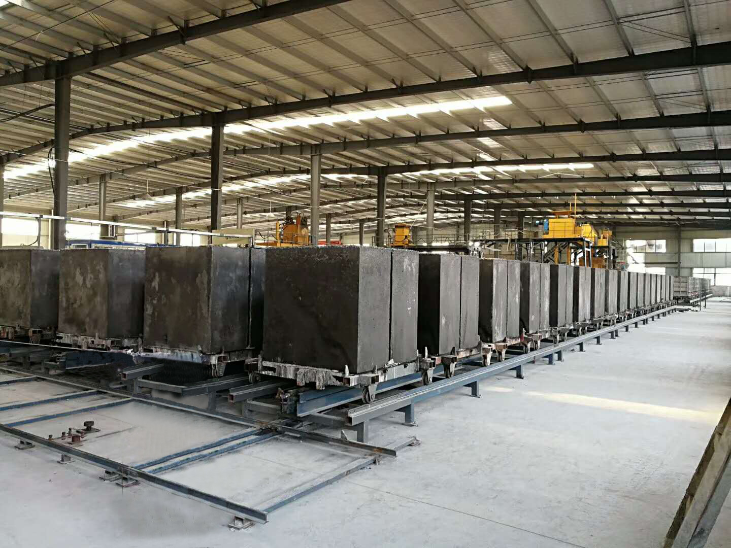 加氣塊生(sheng)産線設備  免(mian)蒸加氣磚設(shè)備